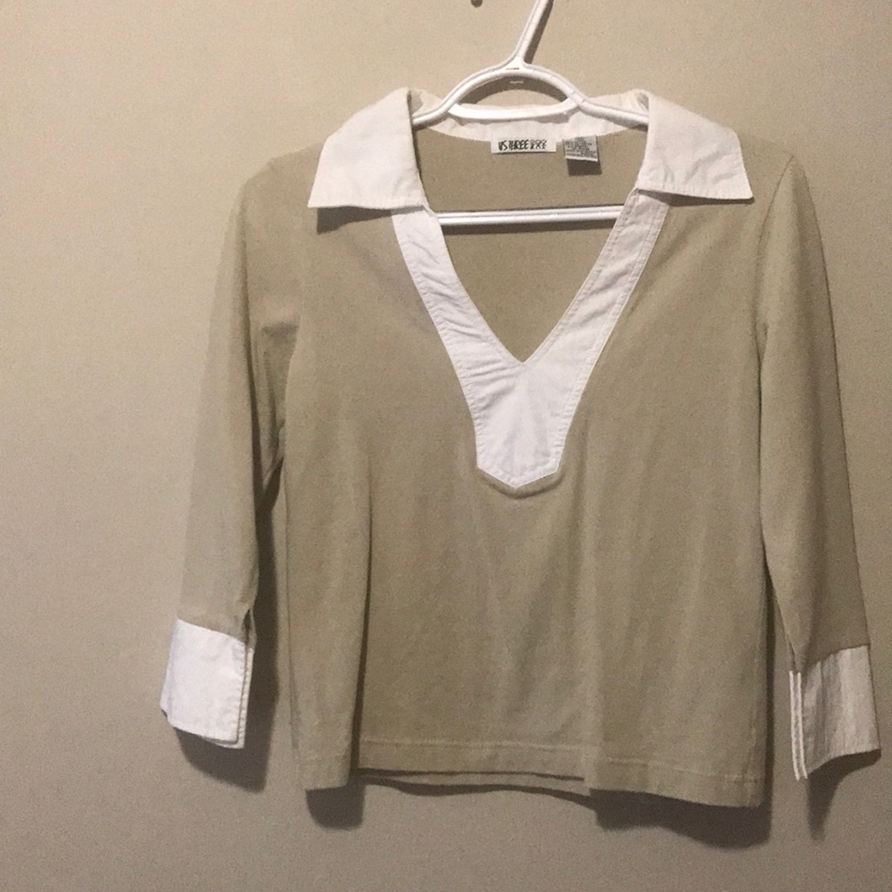Us three V neck top